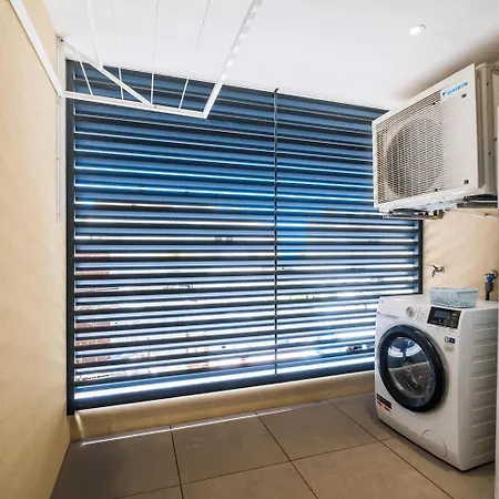 The Shoreline 2 * Parede